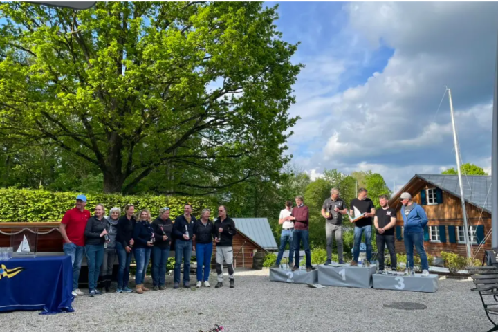 Frühjahrsauftakt der Stare im Münchner Yacht-Club